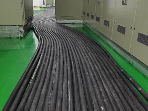 阳城如何根据理论计算公式计算温度对特定电压测量结果的影响？